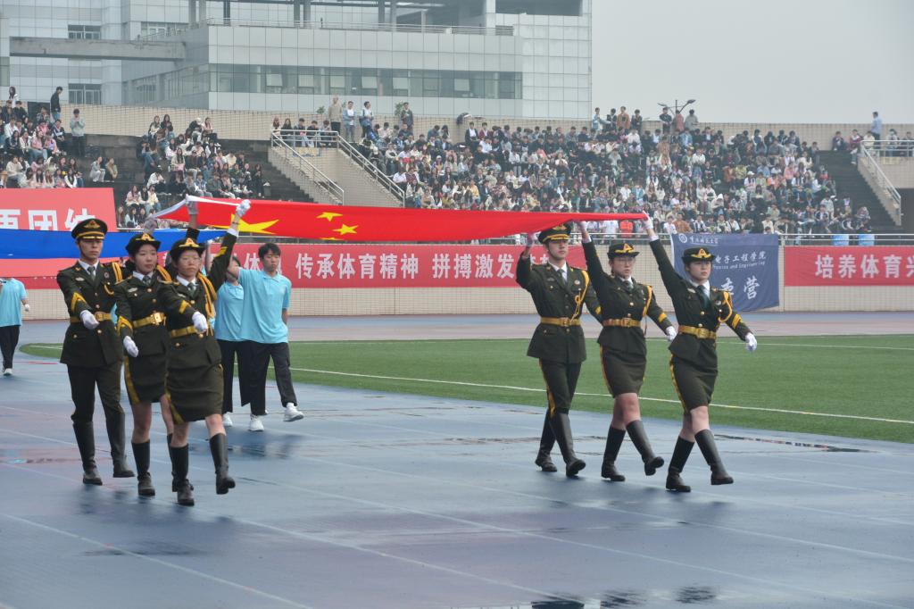为了给全校师生呈现一场具有数学特色