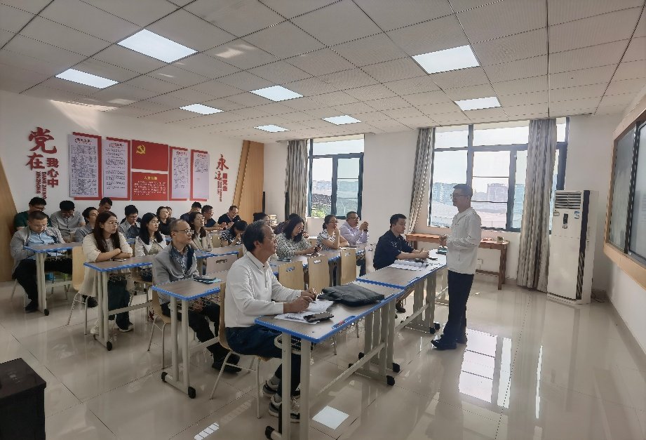 本次活动由应用数学系主任王艳主持