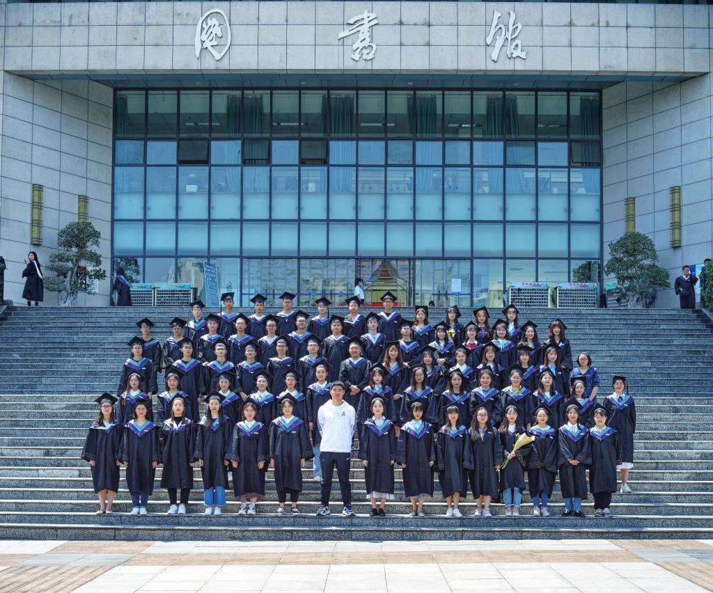 2017级2班毕业合影